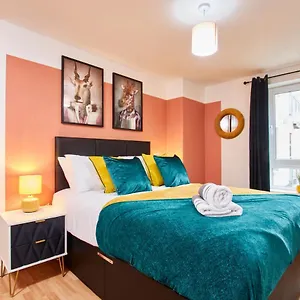 The Sleek Gem With Balcony - Sleeps 6 Nottingham