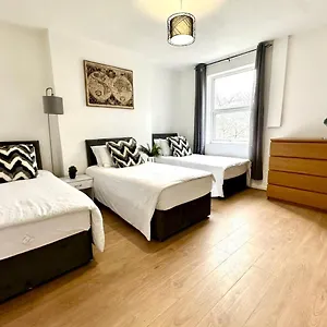 Beautiful 3-bed With Driveway Parking Nottingham